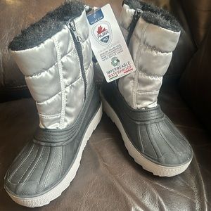 Pajar women’s snow boots